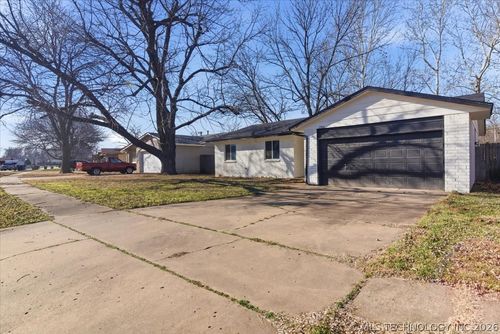 2508 S Walnut Ave, Broken Arrow, OK, 74012-7559 | Card Image