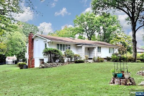 868 Meadow Ln, Franklin Lakes, NJ, 07417-1112 | Card Image