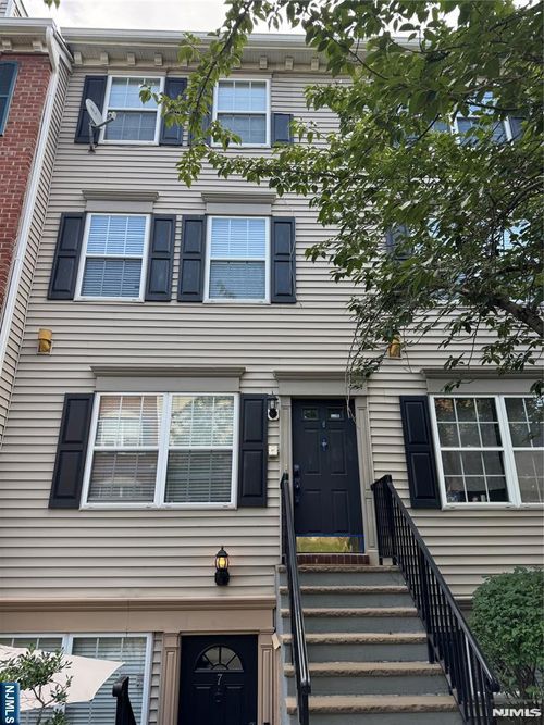 8 Vaughan Drive, Newark, NJ, 07103 | Card Image