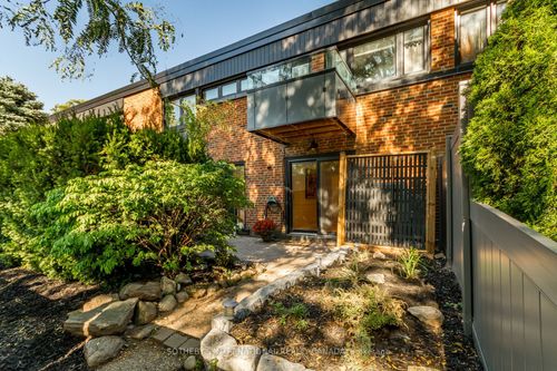 32-51 Broadfield Dr, Etobicoke, ON, M9C5P2 | Card Image