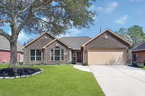 1035 E Hampton Dr, Pearland, TX, 77584-7645 | Card Image