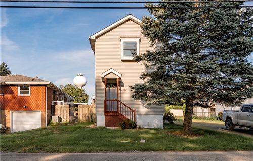 2606 Monroe St, Natrona Heights, PA, 15065-2525 | Card Image