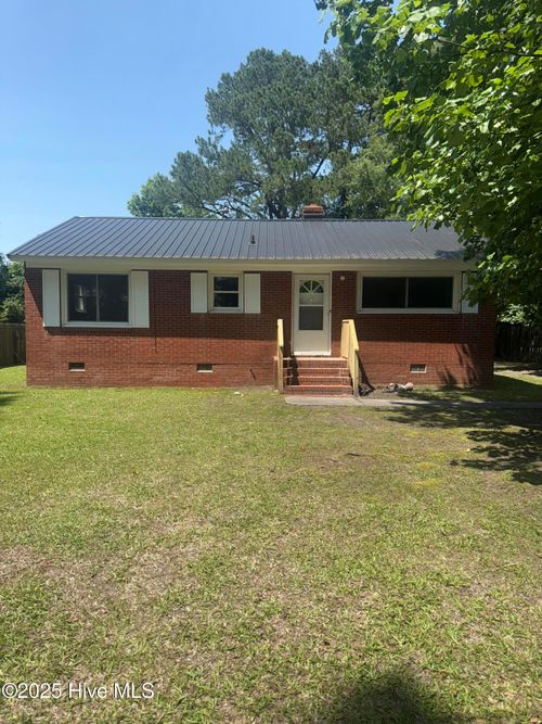 102 House St, Robersonville, NC, 27871-8702 | Card Image