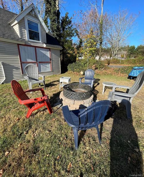 144 Gnarled Hollow Rd, East Setauket, NY, 11733-1976 | Card Image