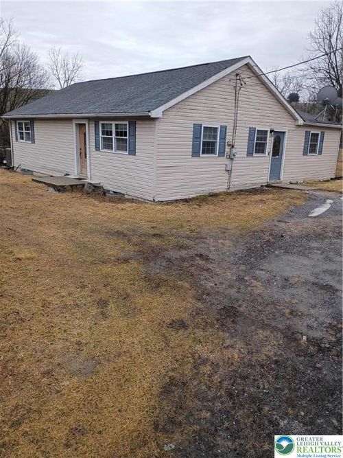 5868 Pine Top Rd, Schnecksville, PA, 18078-3131 | Card Image