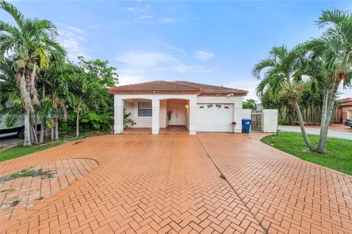8155 Nw 201st St, Hialeah, FL, 33015-5926 | Card Image