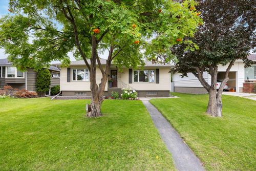 2452 Capitol Hill Cres Nw, Calgary, AB, T2M4C2 | Card Image