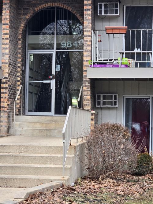apt-102-984 Crabapple Dr, Prospect Heights, IL, 60070-2330 | Card Image