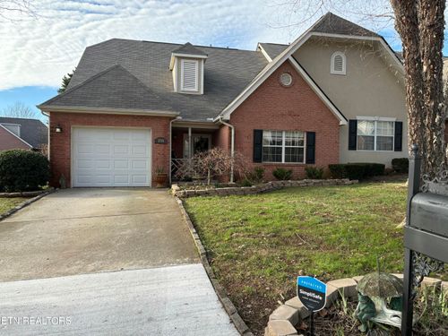 2733 Knob Creek Ln, Knoxville, TN, 37912-4475 | Card Image