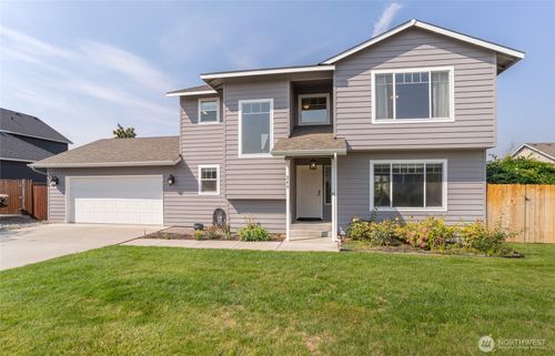 240 Manowar Ln, East Wenatchee, WA, 98802-5590 | Card Image