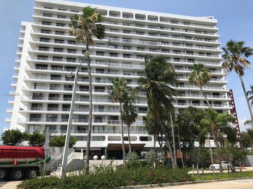 7g-200 Se 15th Rd, Miami, FL, 33129-1203 | Card Image