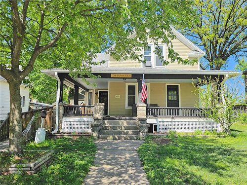 214 S Cottonwood St, Iola, KS, 66749-3412 | Card Image