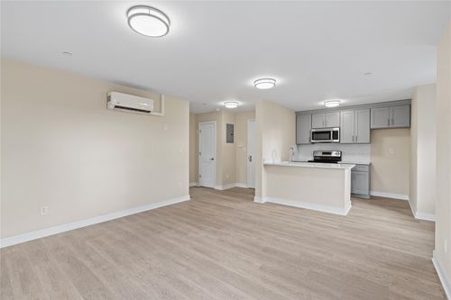 apt-401-135 Wakefield Ave, Yonkers, NY, 10704-3694 | Card Image