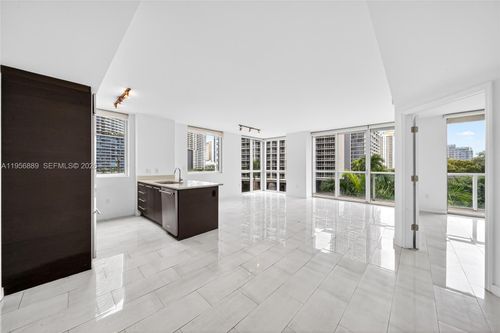 apt-501-500 Brickell Ave, Miami, FL, 33131-2592 | Card Image