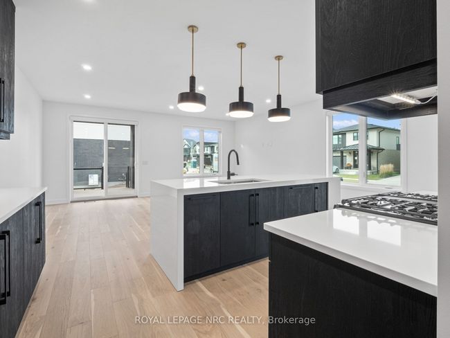 200 Klager Ave, House attached with 3 bedrooms, 4 bathrooms and 1 parking in Fonthill ON | Image 16