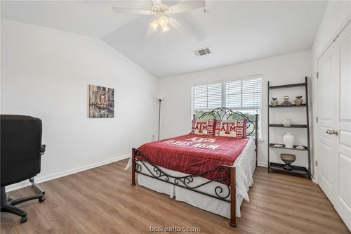 2125-1725 Harvey Mitchell Pkwy S, College Station, TX, 77840-6405 | Card Image