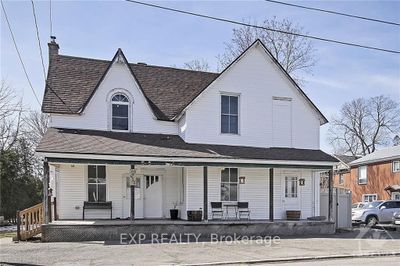 30 King St, House other with 3 bedrooms, 2 bathrooms and 3 parking in North Dundas ON | Image 1