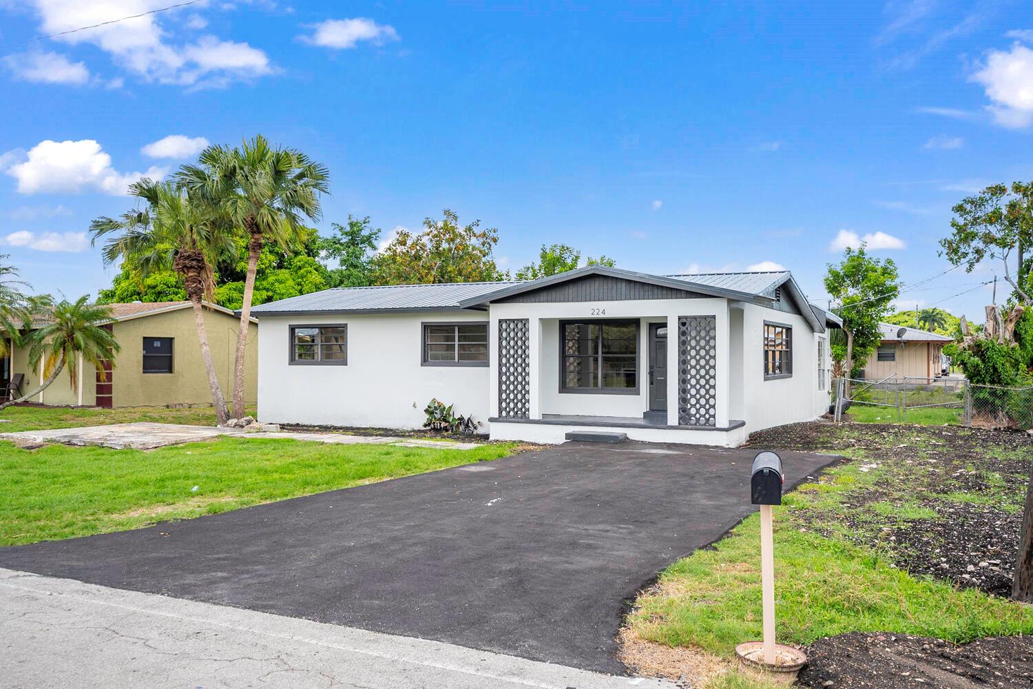 14th St, Belle Glade, FL 33430