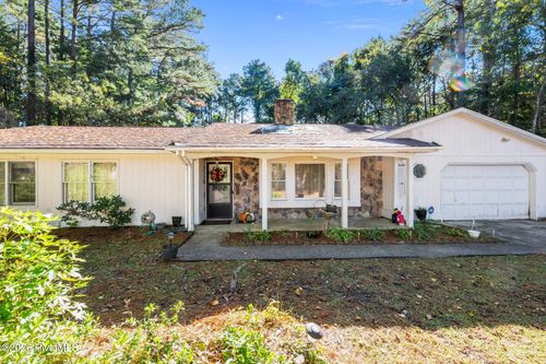 520 Stately Pines Rd, New Bern, NC, 28560-8456 | Card Image