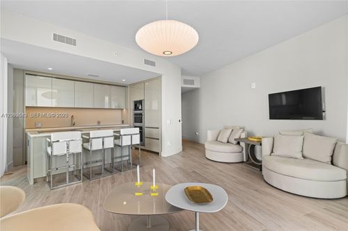1605-18975 Collins Ave, Sunny Isles Beach, FL, 33160-2358 | Card Image