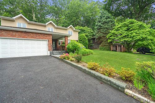 44 Sandy Hollow Rd, Port Washington, NY, 11050-2539 | Card Image