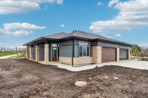 1903 Country Club Dr, Coralville, IA, 52241-1181 | Card Image