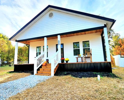 111 Parsley St, Erwin, TN, 37650-1935 | Card Image