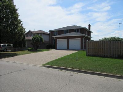 19 W Farmington Dr, House other with 4 bedrooms, 4 bathrooms and 4 parking in Saint Catharines ON | Image 2