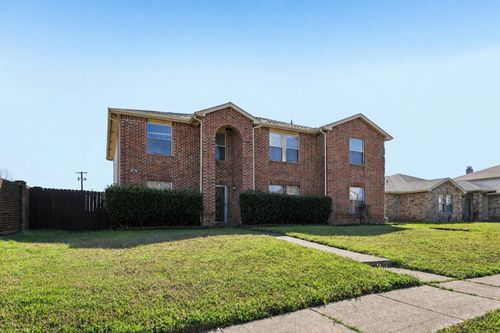 658 Bluechalk Dr, Cedar Hill, TX, 75104-6035 | Card Image