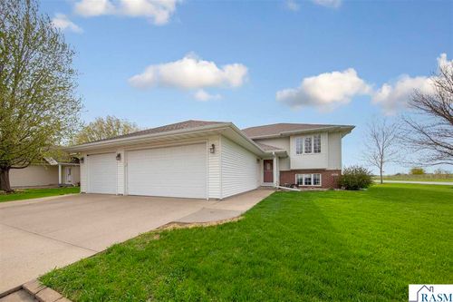 2101 Red Tail Lane, North Mankato, MN, 56003 | Card Image