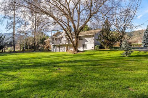 949 Wards Creek Rd, Rogue River, OR, 97537-4537 | Card Image