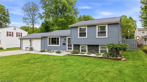 2219 Woodland Chase Blvd, Niles, OH, 44446 | Card Image