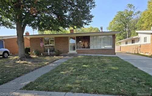 489 Henry Ruff Rd, Garden City, MI, 48135-1370 | Card Image