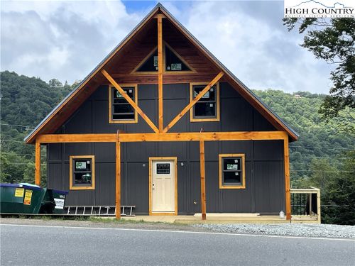609 Beech Mountain Pkwy, Beech Mountain, NC, 28604-8014 | Card Image