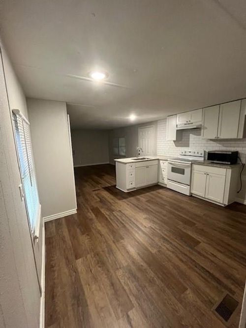 2018 Waller St, Waller, TX, 77484-8561 | Card Image