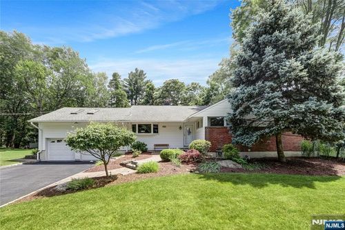 109 Chadwick Rd, Hillsdale, NJ, 07642-1305 | Card Image