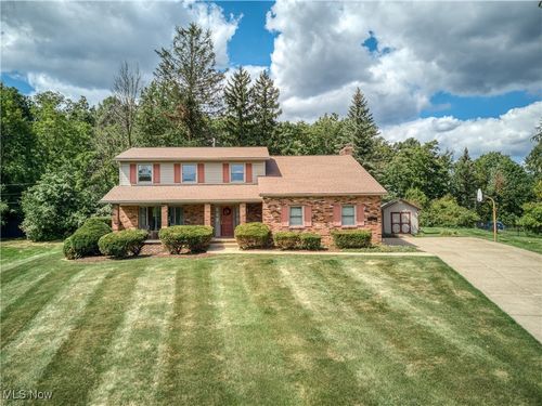 9200 Windswept Dr, Brecksville, OH, 44141-2553 | Card Image