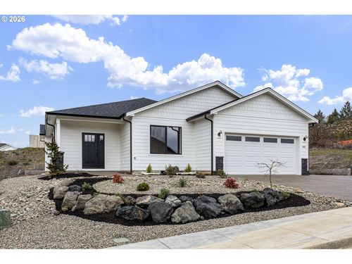 941 Sand Pines Ave, Sutherlin, OR, 97479-9165 | Card Image