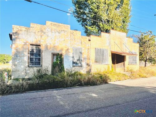 320 S College Ave, Cameron, TX, 76520-3917 | Card Image