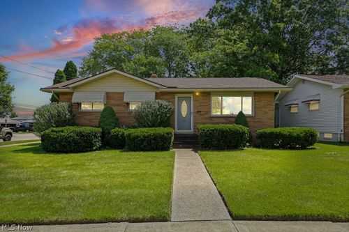6115 Fry Rd, Brook Park, OH, 44142-2701 | Card Image