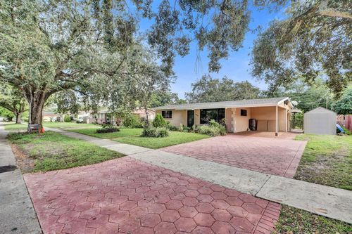 2610 N 74th Ave, Hollywood, FL, 33024-2746 | Card Image