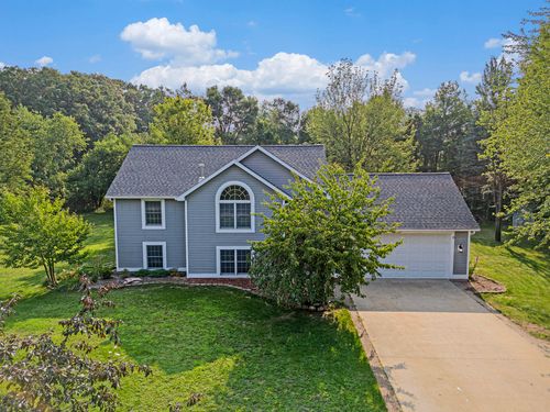 12100 Sarabeck Ln, Grand Haven, MI, 49417-9753 | Card Image