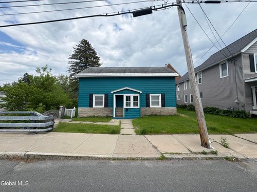22 Fenwick St, Ballston Spa, NY, 12020-1306 | Card Image