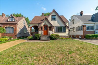 View of front of property with a front lawn | Image 1