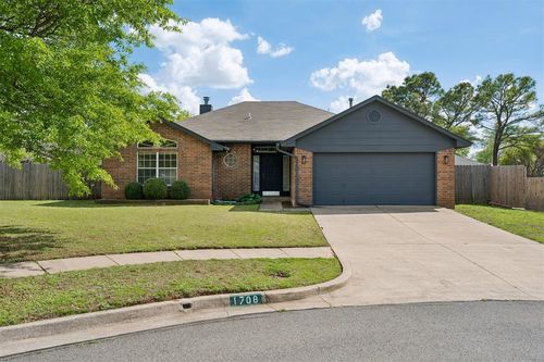 1708 Creekside Ct, Norman, OK, 73071-1926 | Card Image