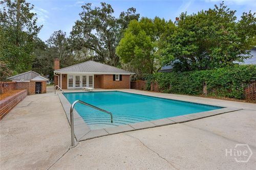 1804 E Henry St, Savannah, GA, 31404-2433 | Card Image