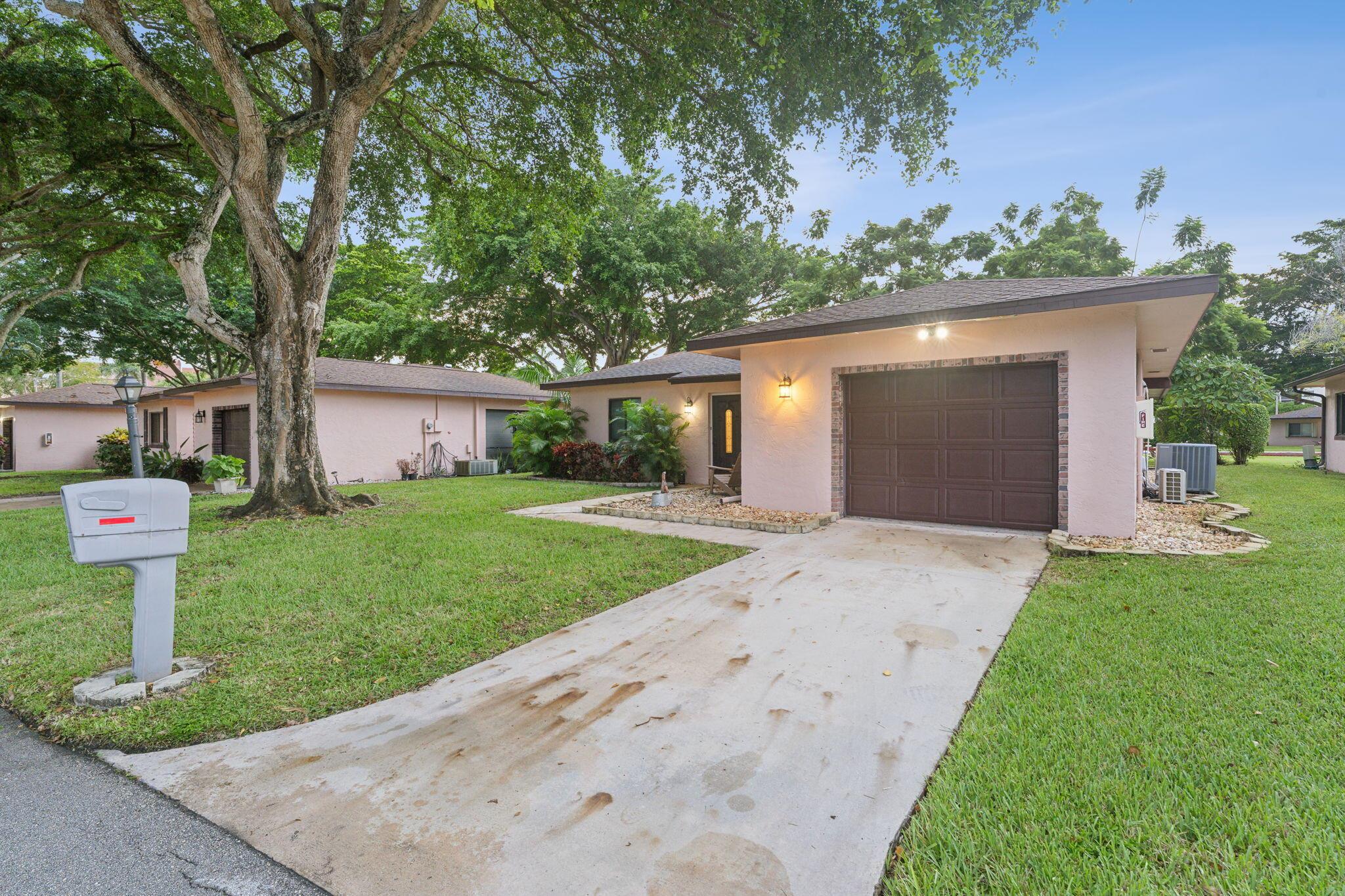 Bonaire Blvd, Delray Beach, FL 33446