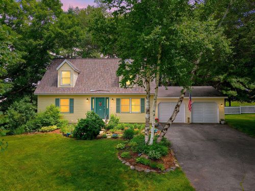 152 Cross St, White River Junction, VT, 05001-4400 | Card Image