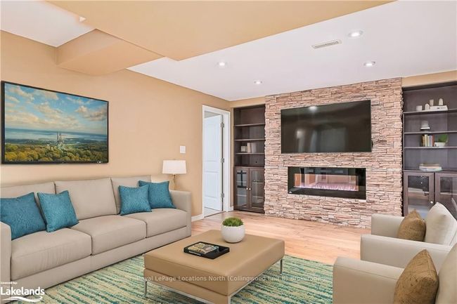 22 Westwind Dr, Condo with 4 bedrooms, 2 bathrooms and 2 parking in Collingwood ON | Image 16
