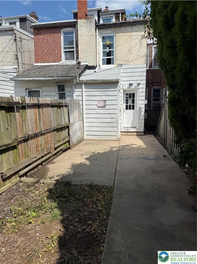 424 W Cedar St, Townhouse with 3 bedrooms, 1 bathrooms and null parking in Allentown PA | Image 7